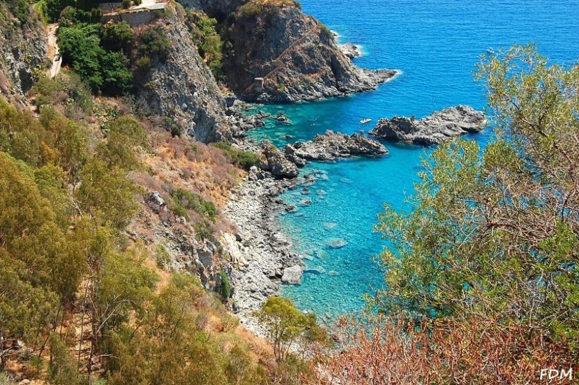 Calabria - scogliera di Copanello e grotte di San Gregorio